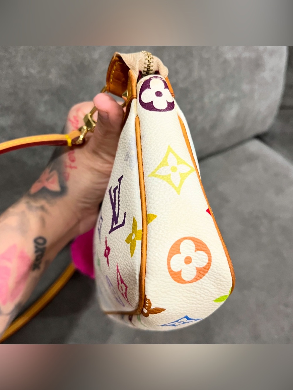 Louis Vuitton - Picture 6 of 16